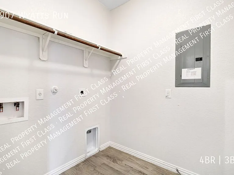 8907 Wyatts Run — Photo 24