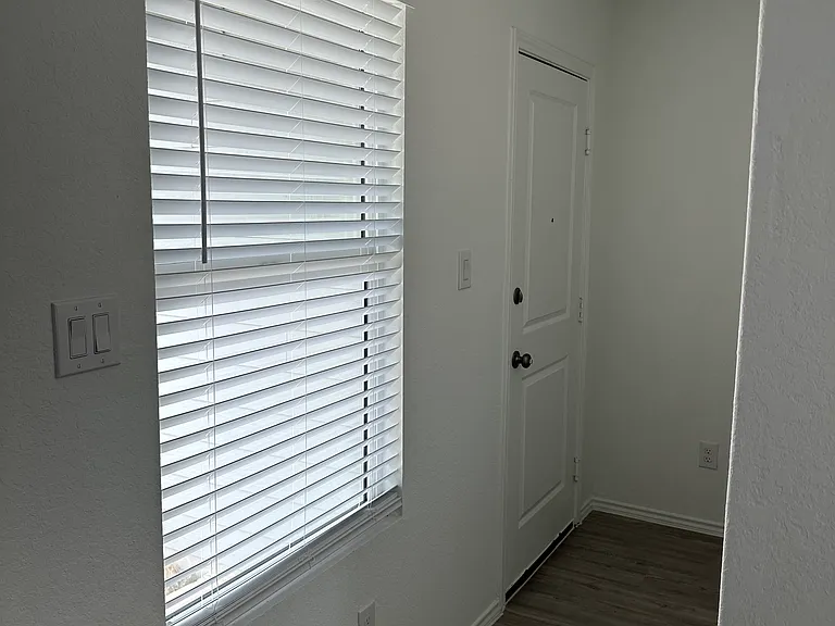 1417 White Willow — Photo 3