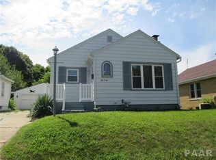1002 Hamilton St, Pekin, IL 61554