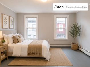 6 7th St #C, Cambridge, MA 02141