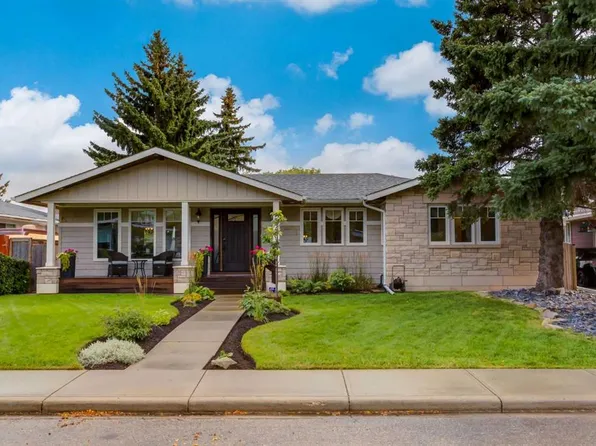 72 W Heston St NW, Calgary, AB T2K 2C1