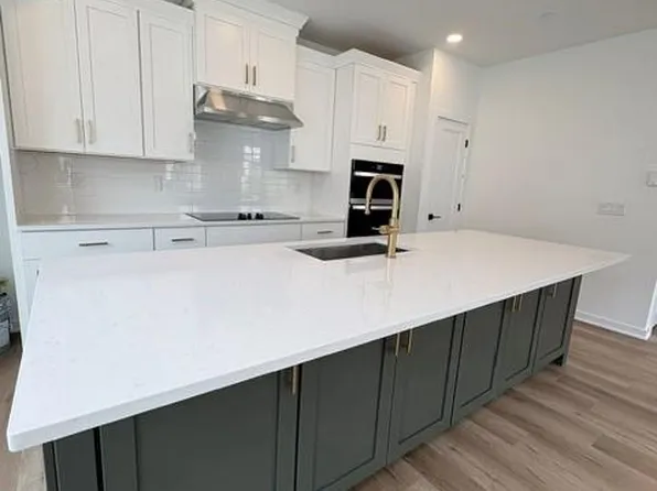 102 Camryn Ct, Downingtown, PA 19335