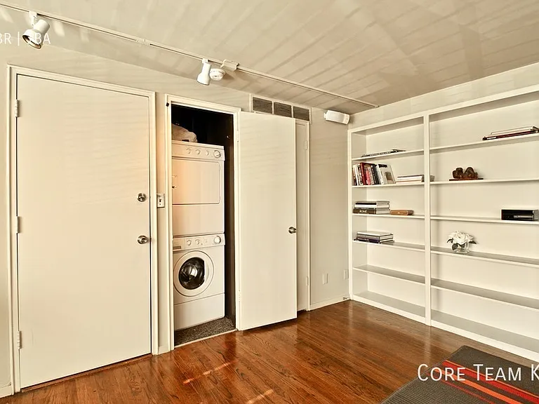 1020 W 44th St #6 — Photo 15