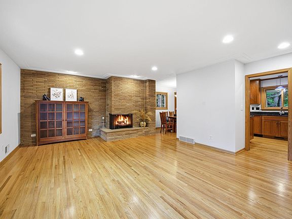4th image of 3121 W 84th St