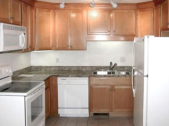 4th image of 801 S Main St APT 4