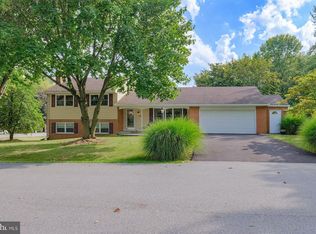 1921 Applewood Dr, Hagerstown, MD 21740