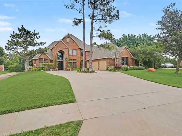 8203 NW Stonebridge Ct, Lawton, OK 73505