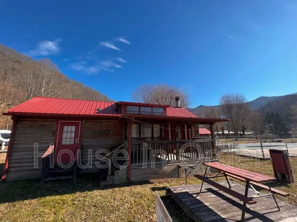 127 Crider Cir, Maggie Valley, NC 28751