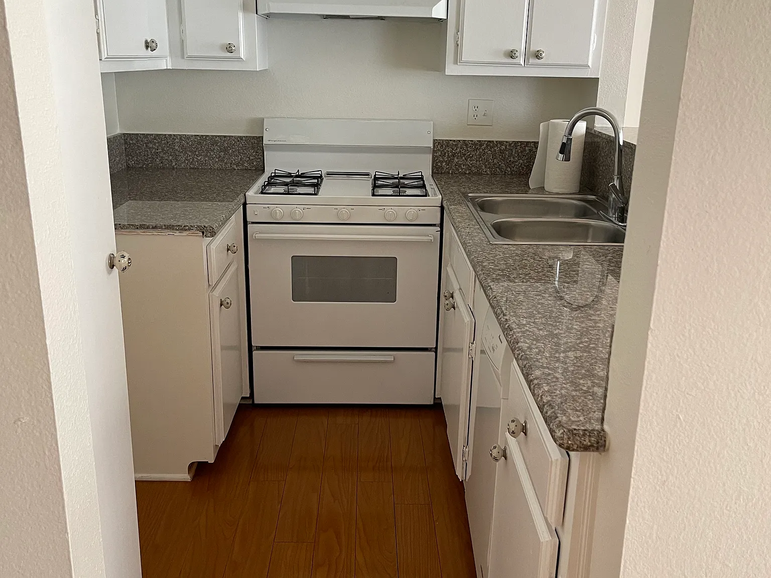 1 bed, 870 sqft, $2,000 — Photo 3