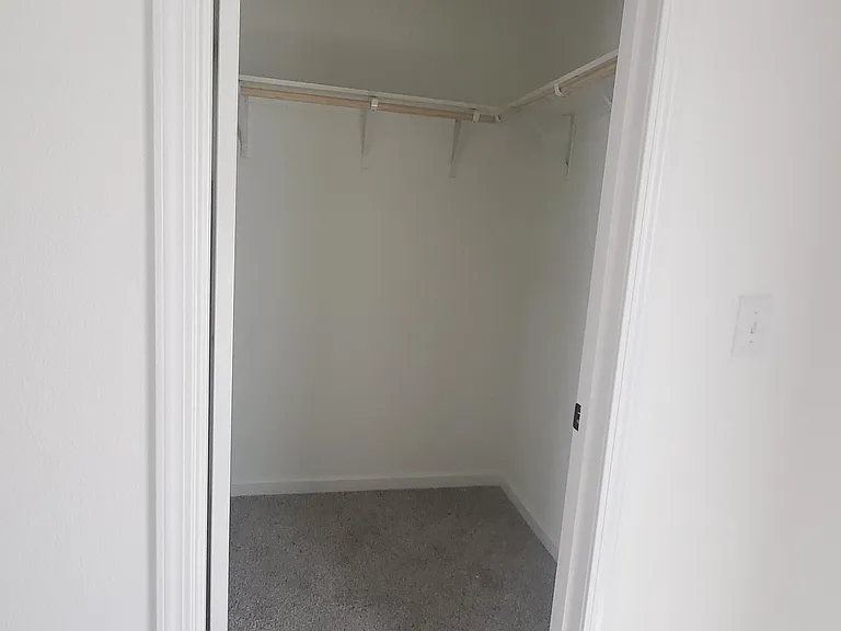 740 Hollow Ln — Photo 8