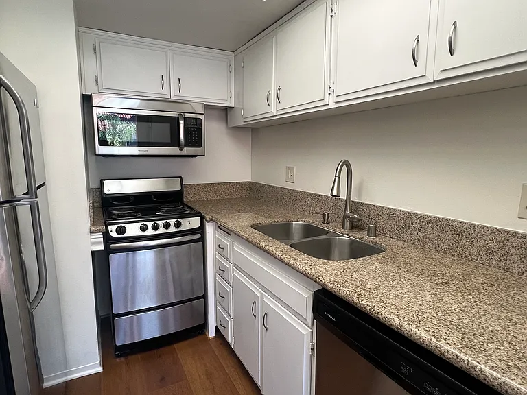 7555 Linda Vista Rd #31 — Photo 2