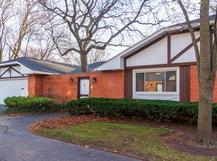 4 Tory Ln, Rolling Meadows, IL 60008