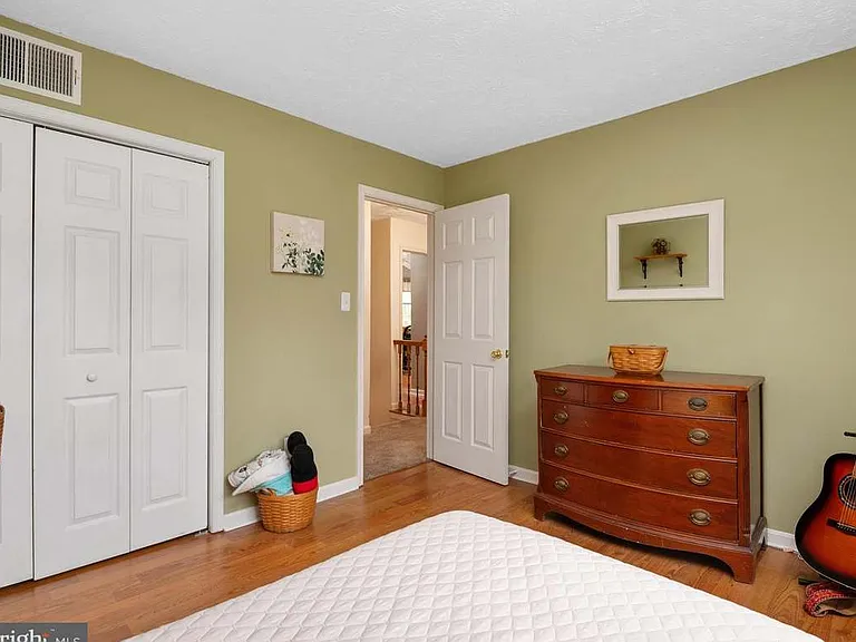 1525 Palm Ct — Photo 3