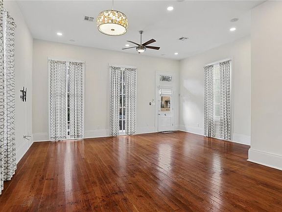 5th image of 3308 Constance St