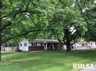 1204 S Wilson St, Benton, IL 62812