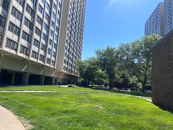 3rd image of 4800 S Lake Park Ave #706A