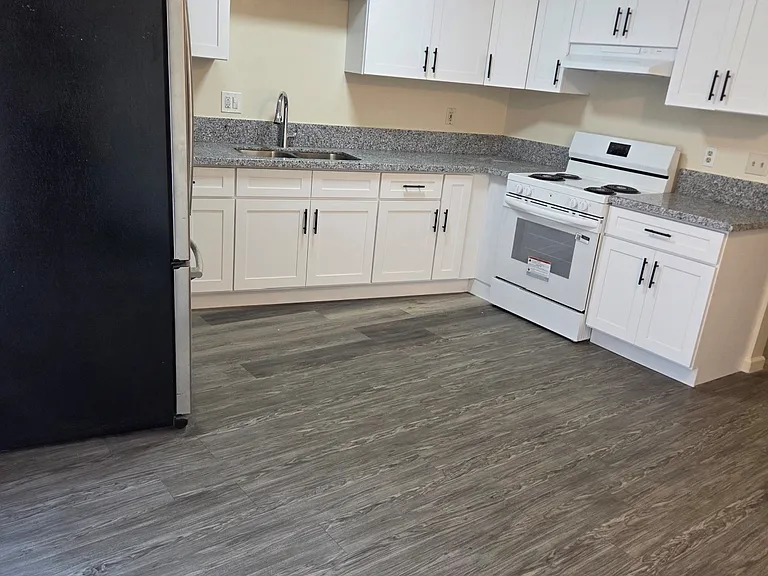 Moracambe Manor Apartments — Photo 17