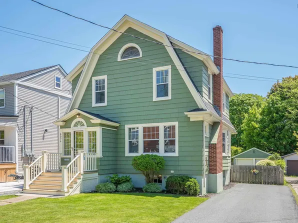 6076 Shirley St, Halifax, NS B3H 2M8