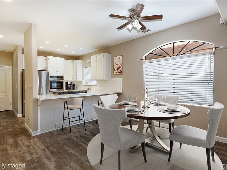 1403 W Santa Cruz St — Photo 2