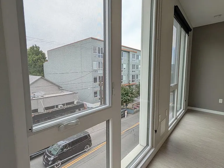 Division 31 Apartments — Photo 17