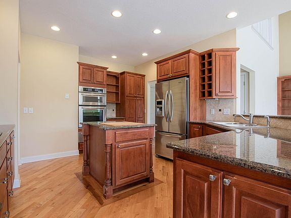 4th image of 7262 Beverly Dr