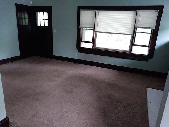3rd image of 3587 W 120th St