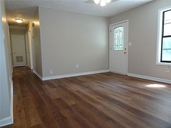 3rd image of 640 W Richardson St