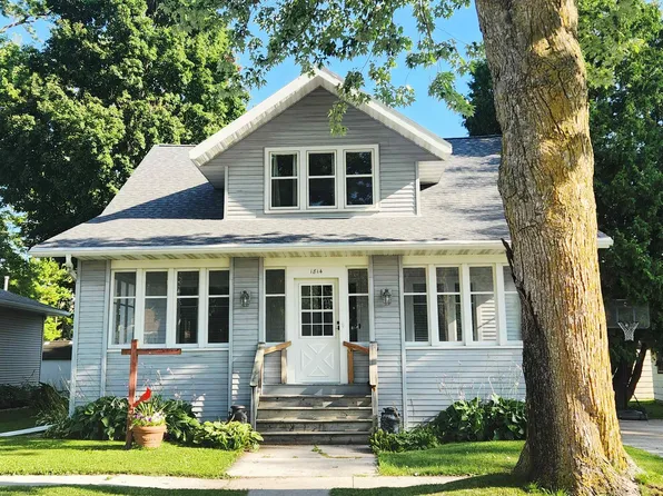 1814 Illinois Ave, New Holstein, WI 53061