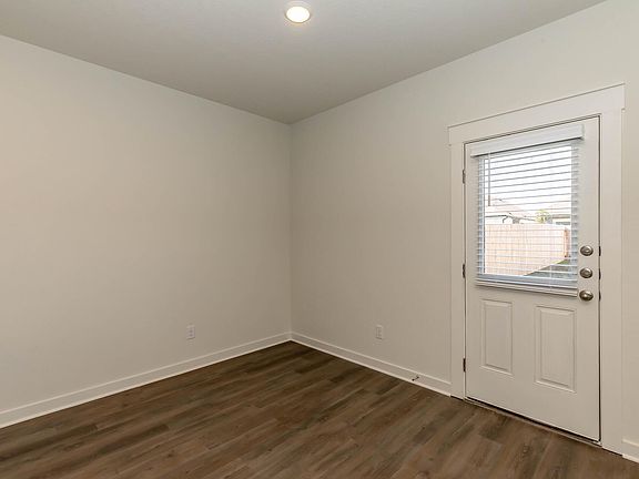 5th image of 863 Casina Cir #863