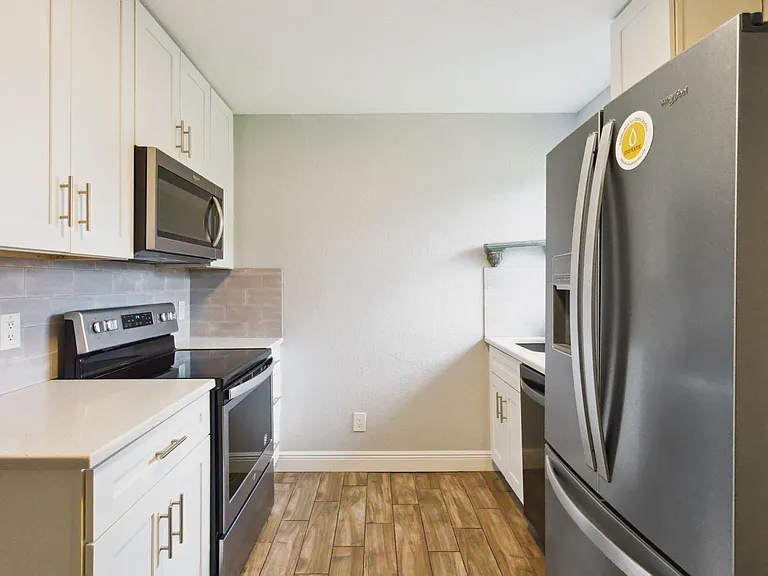 2227 NE 3rd Ave #2 — Photo 7
