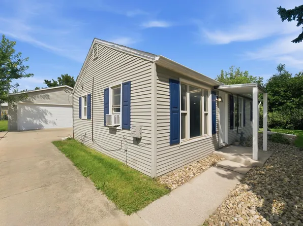 807 Lantz Ave, Cedar Falls, IA 50613