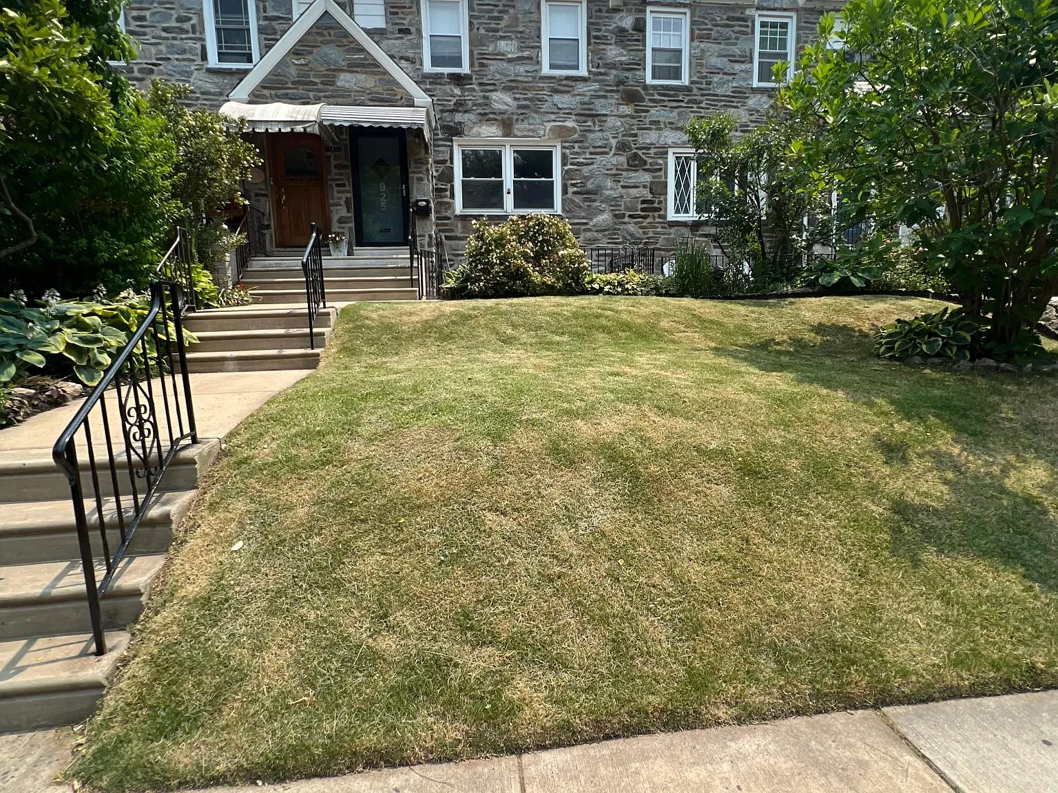 3 bed, 1200 sqft, $2,100 — Photo 1