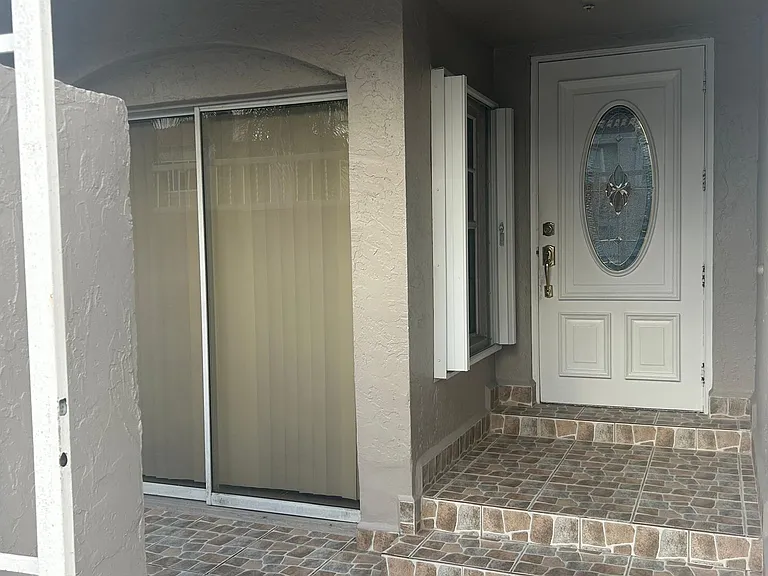 6503 SW 129th Ave — Photo 3