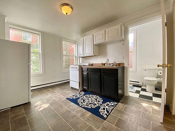 5th image of Columbia St #3