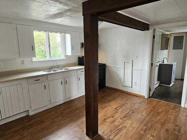 28 Columbia St #3 — Photo 4