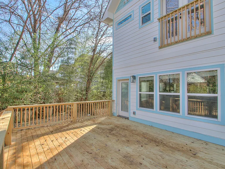 921 Spain Ave — Photo 32