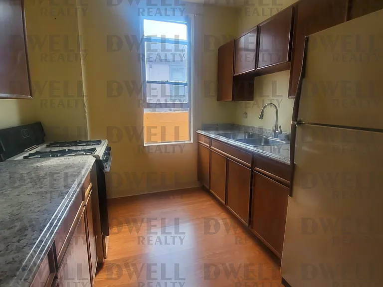10 Ruxton Ave — Photo 7