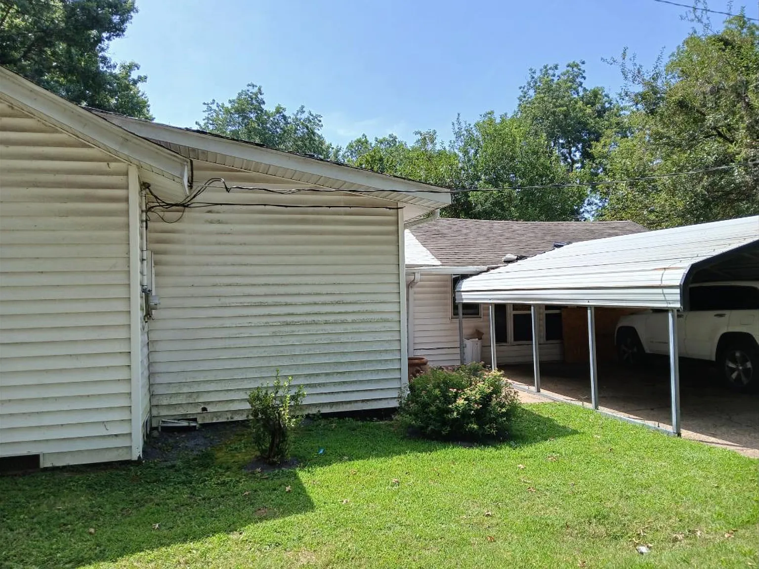 1100 Hearn St — Photo 4