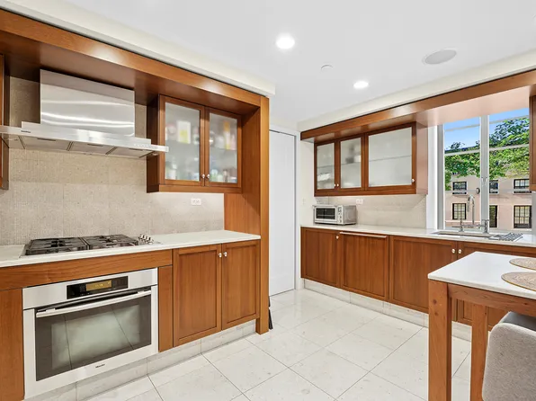 140 East 63rd Street 11C image 3 of 11