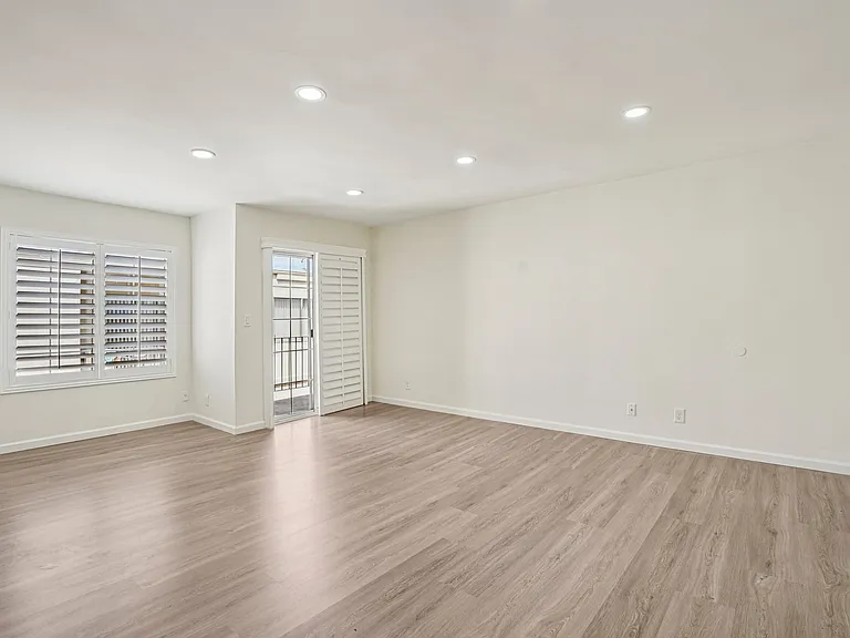 Willis Apartments — Photo 20