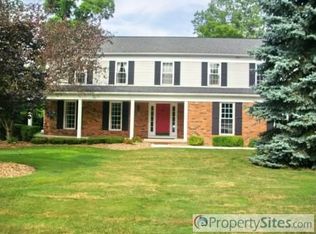 31282 Old Stage Rd, Bingham Farms, MI 48025