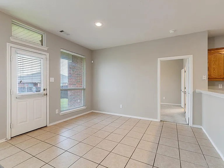 12913 Farmington Dr — Photo 9