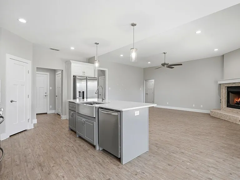 6609 Desert Willow Trl — Photo 10