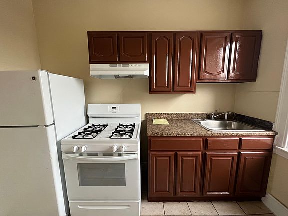 2nd image of 285 Edgewood Ave APT C2