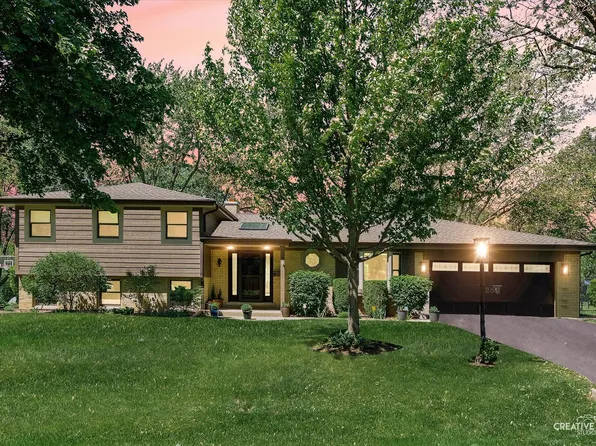 256 Beverly Rd, Barrington, IL 60010