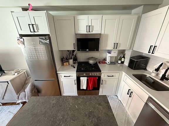 3rd image of 204 Endicott St APT 2