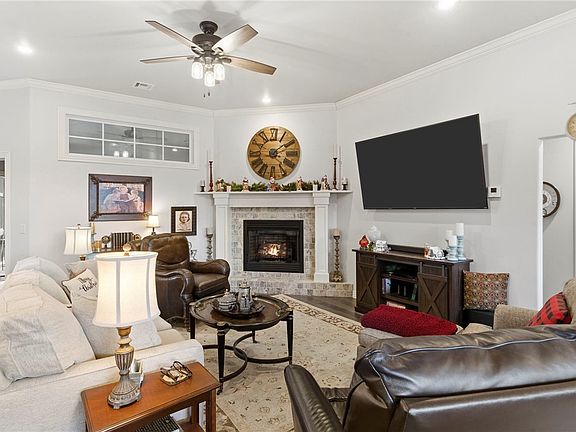 3rd image of 9011 Overland Dr