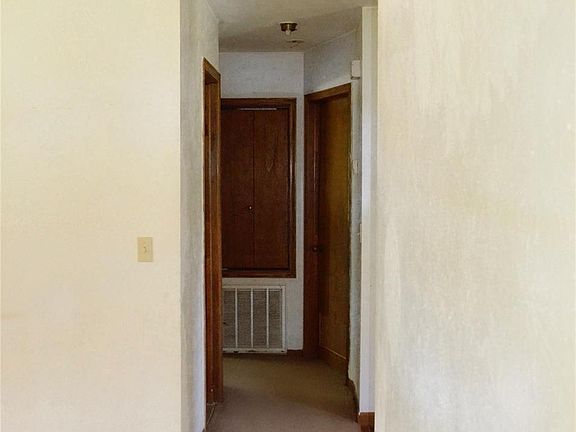 5th image of 519 S Broadway St