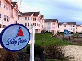 592 Riverside Dr, Lancaster, VA 22503