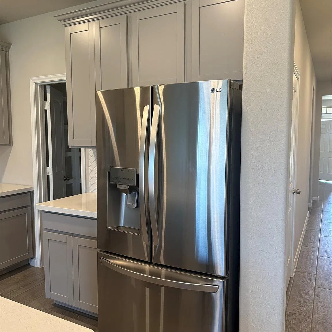4 bed, 4.0 bath, 2070 sqft, $2,500 — Photo 2